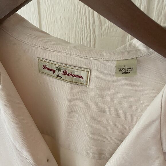 Tommy Bahama Men’s Cream 100% Silk Short Sleeve Button Down Shirt - Picture 3 of 6